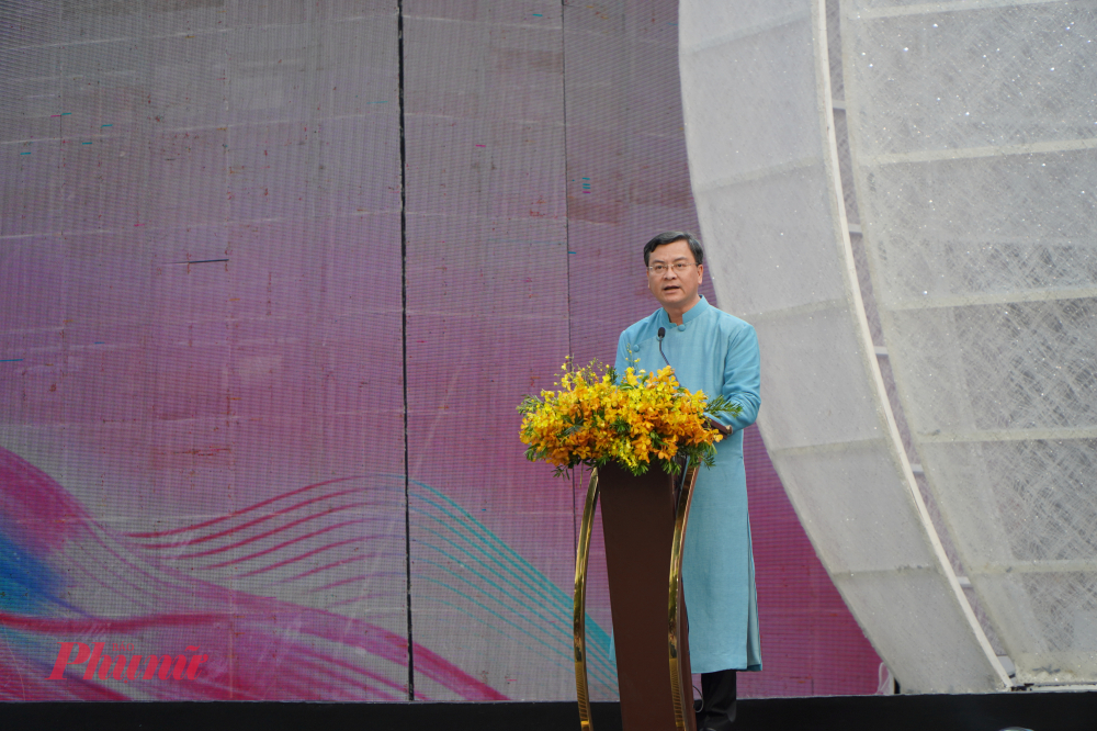 Ông Nguyễn Công Vinh phát biểu khai mạc đêm chung kết cuộc thi