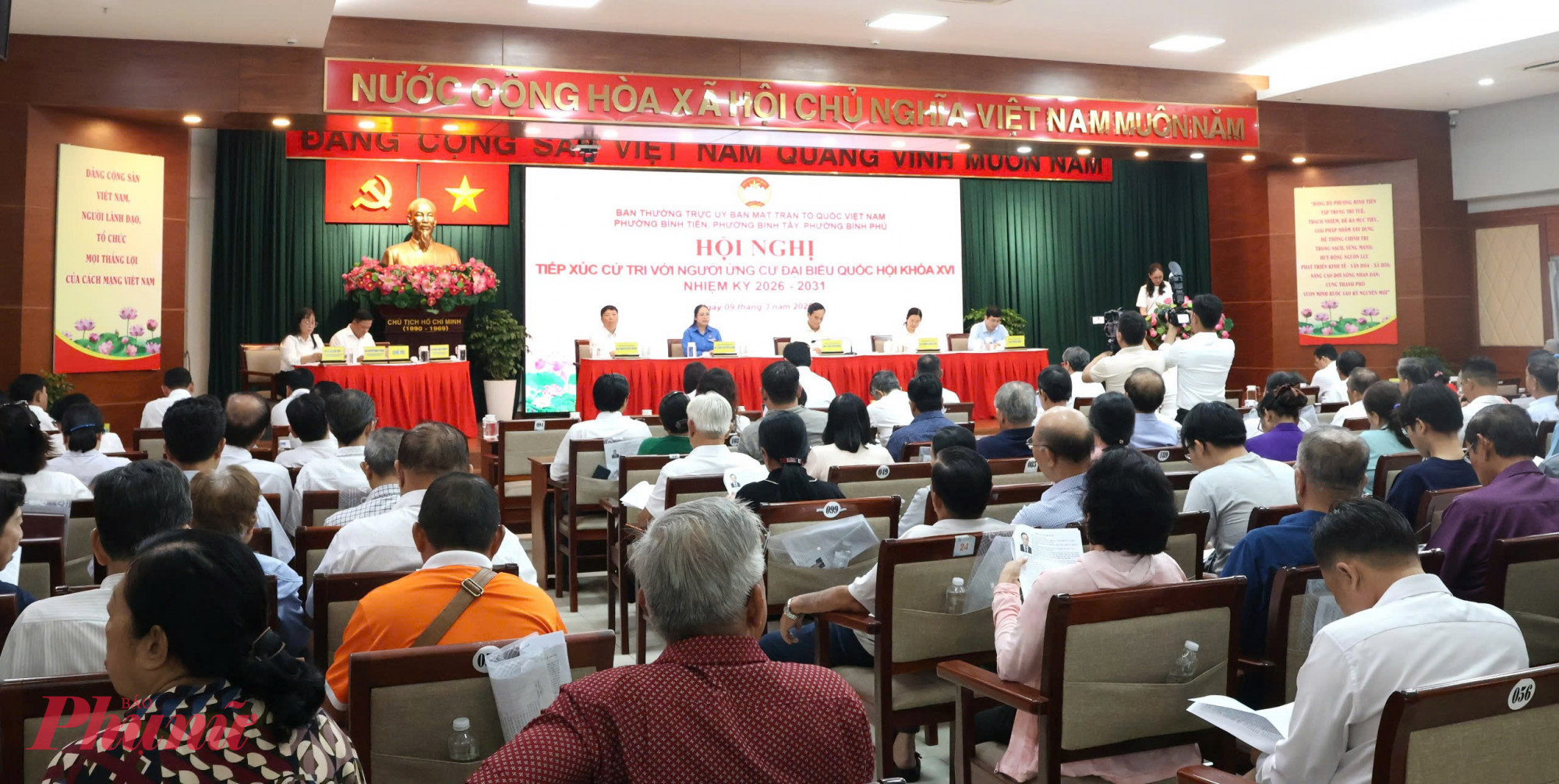 Buổi tiếp xúc cử tri của các ứng viên Đại biểu Quốc hội tại các phường Bình Tiên, Bình Tây và Bình Phú - Ảnh: Thanh Tâm