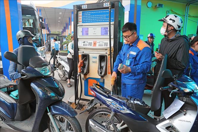 Nguồn cung xăng dầu trong nước cơ bản được đảm bảo. Ảnh: TTXVN