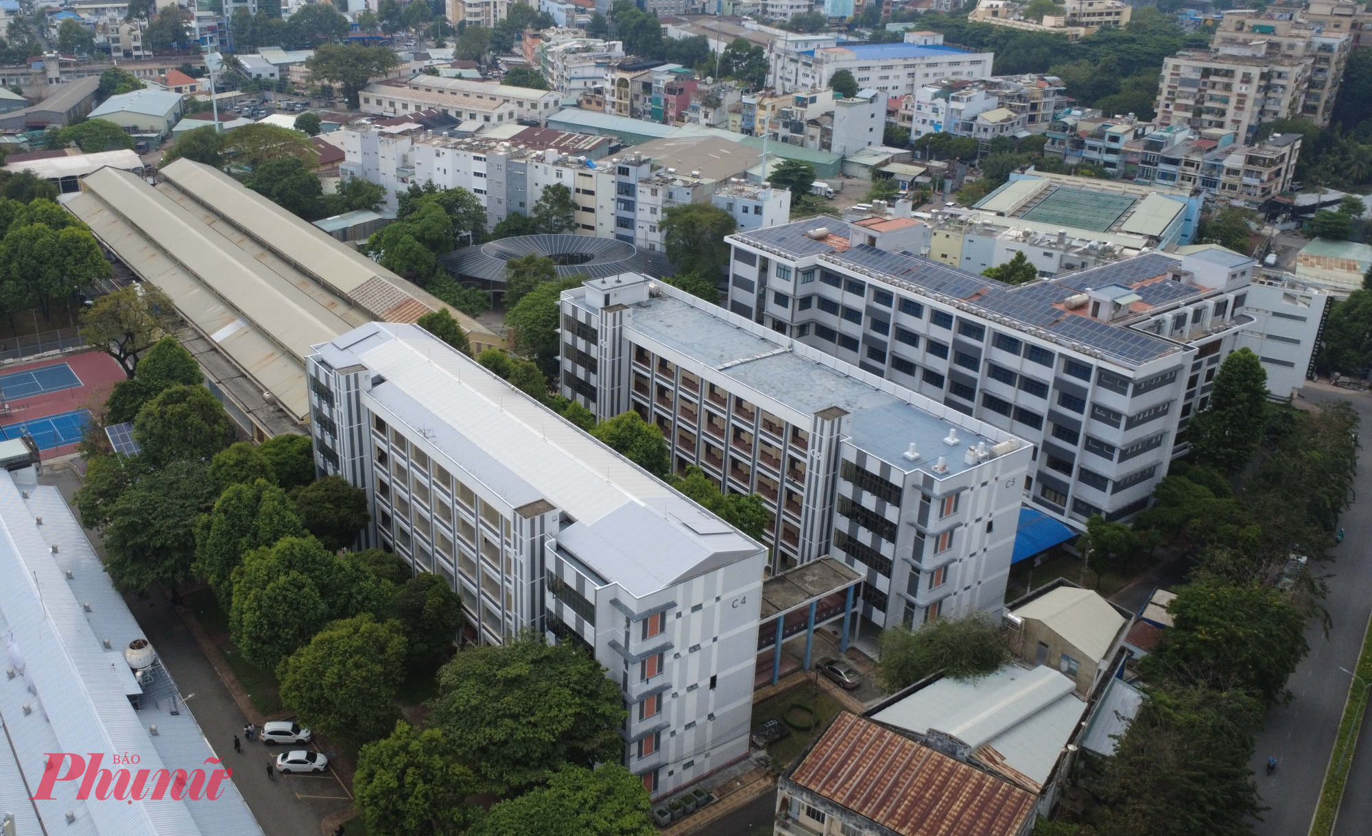 Trong khuôn viên hiện hữu gồm nhiều khối giảng đường, phòng thí nghiệm, khu nghiên cứu, ký túc xá và các công trình phục vụ đào tạo.