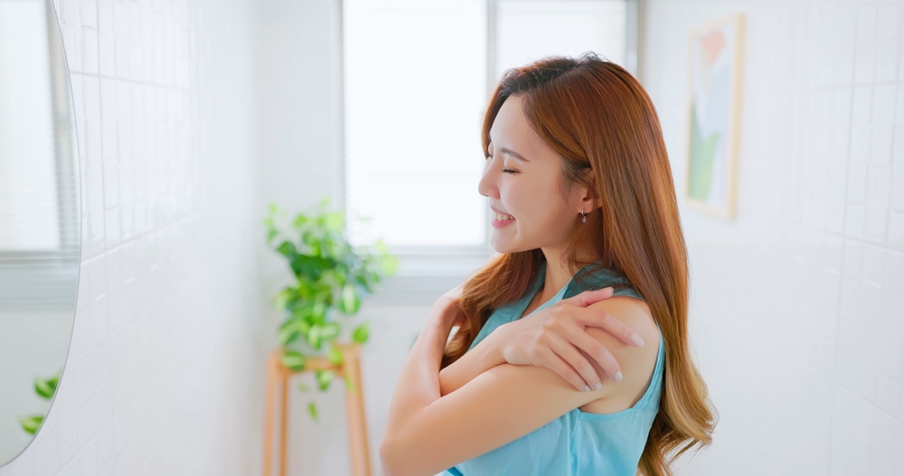 Ôm ấp vỡ về những niềm vui nỗi buồn của bản thân chính là một cách nuôi dưỡng bình an - Ảnh minh họa: Shutterstock