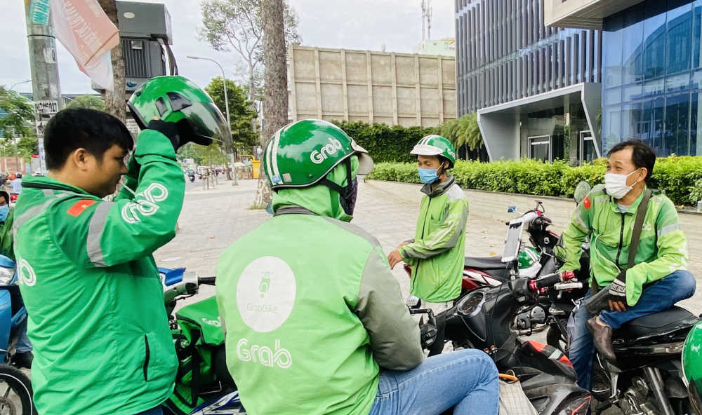 Hãng xe công nghệ hỗ trợ tài xế trước giá xăng leo thang. Ảnh: Quốc Thái