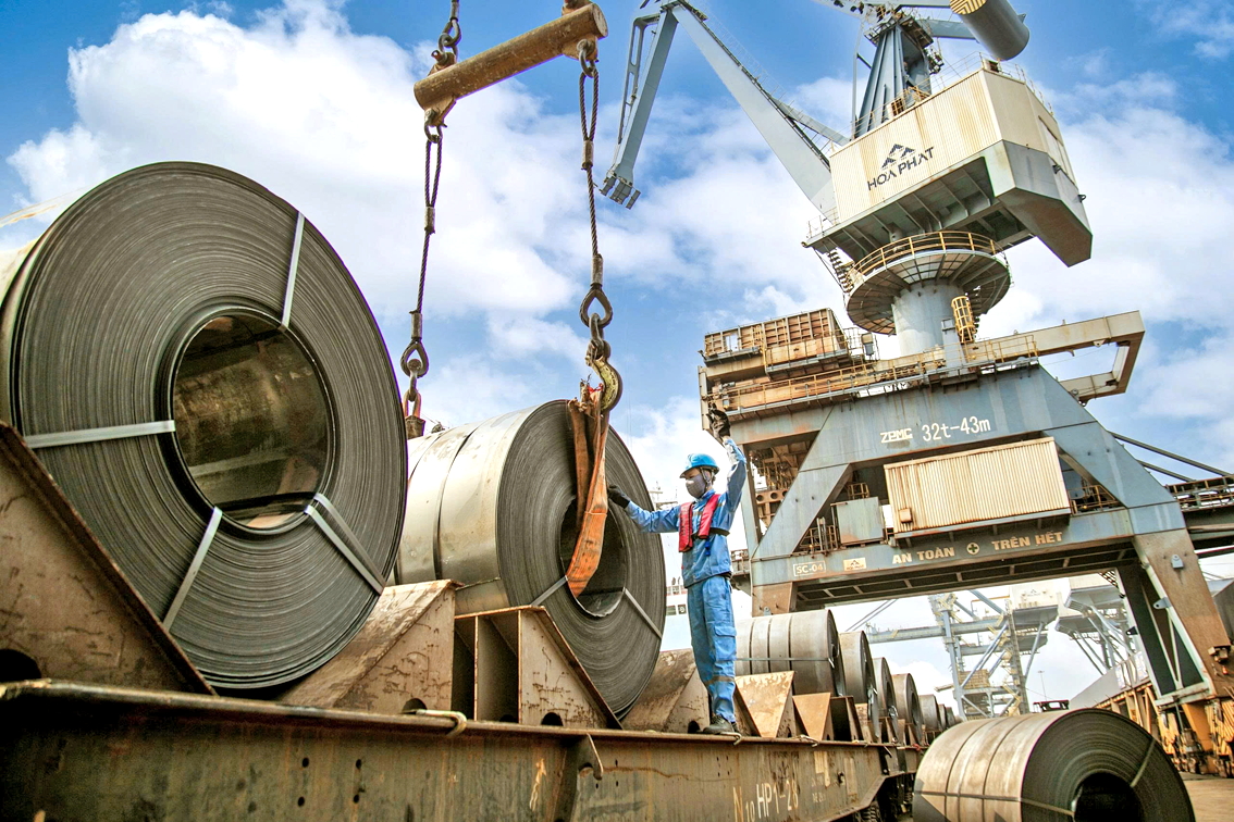 Cảng chuyên dùng của Công ty cổ phần thép Hòa Phát Dung Quất đón các chuyến tàu cập bến bốc xếp hàng đầu năm