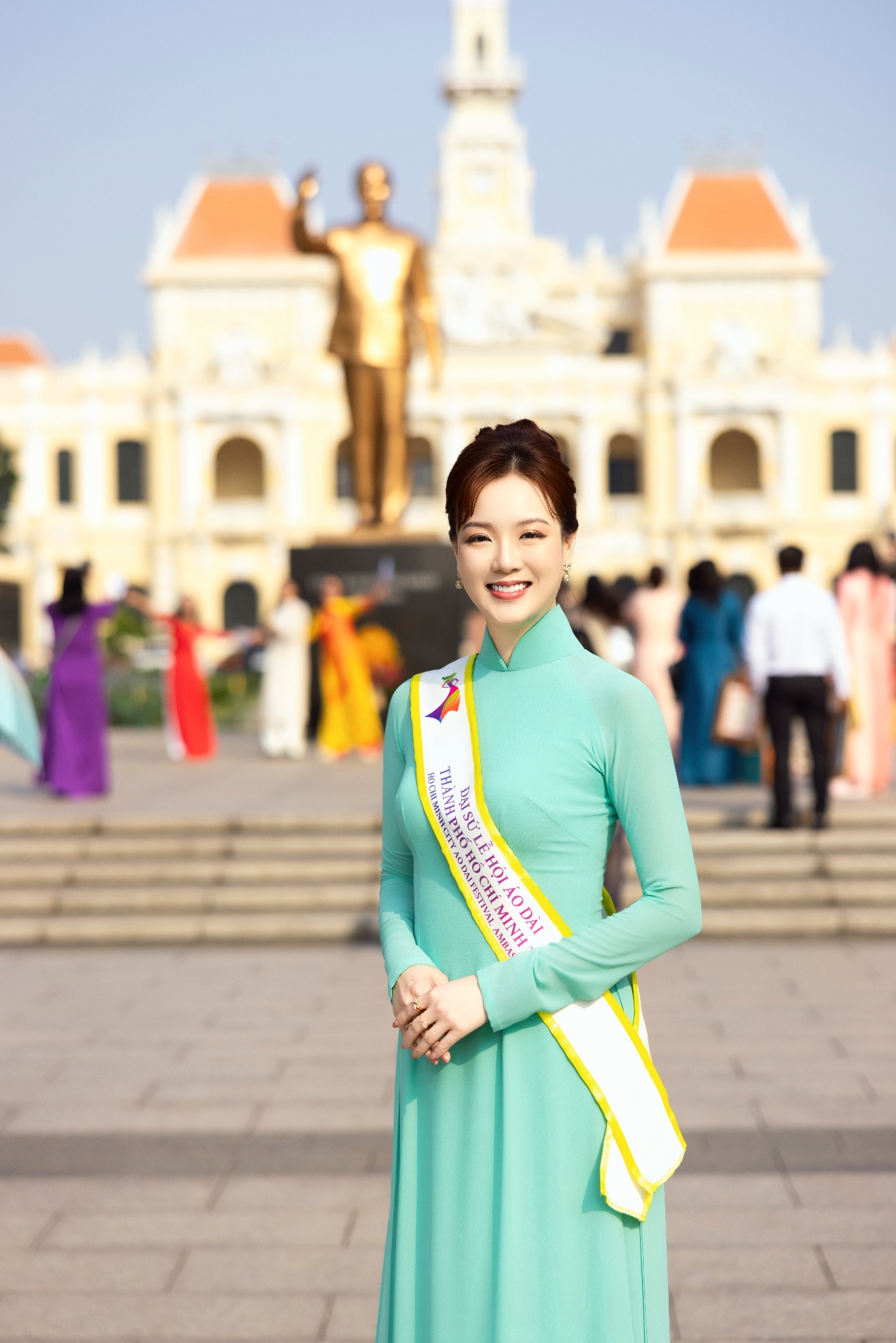 Đại sứ Lễ hội Áo dài - Doanh nhân Trang Phương lan tỏa niềm tự hào di sản Việt trong hoạt động đồng diễn áo dài chào mừng ngày Quốc tế Phụ nữ - Ảnh: BON Spa