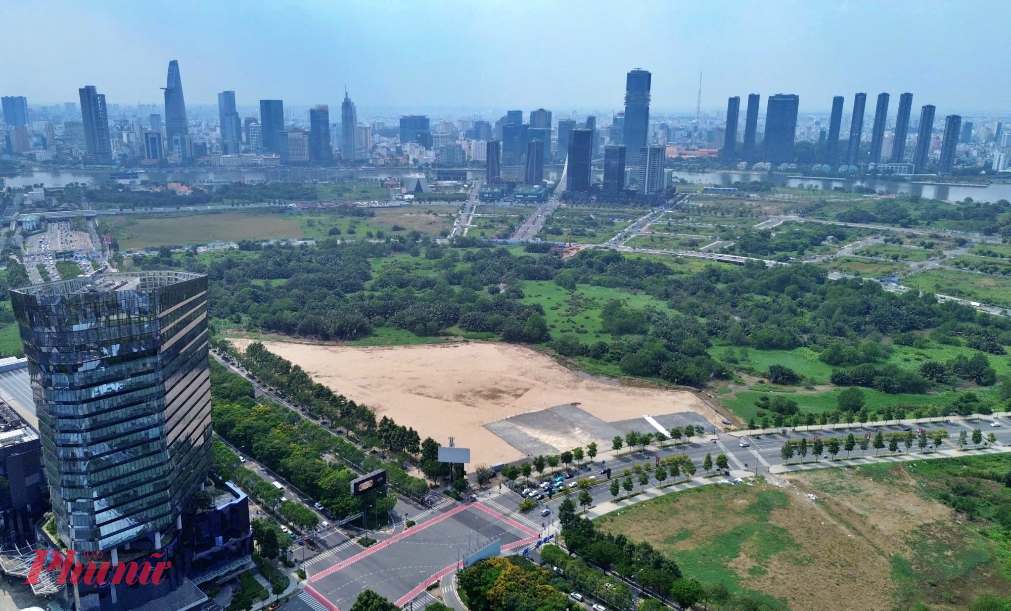 Theo Sở Xây dựng TPHCM, khu đất này thuộc khu vực quy hoạch xây dựng mới, có vị trí chiến lược của bán đảo Thủ Thiêm (phường An Khánh). Trong tổng diện tích hơn 33 ha, khoảng 3ha được quy hoạch đất văn hóa (dự kiến xây dựng Cung Thiếu nhi TPHCM), phần còn lại khoảng 30ha là đất cây xanh, mặt nước.