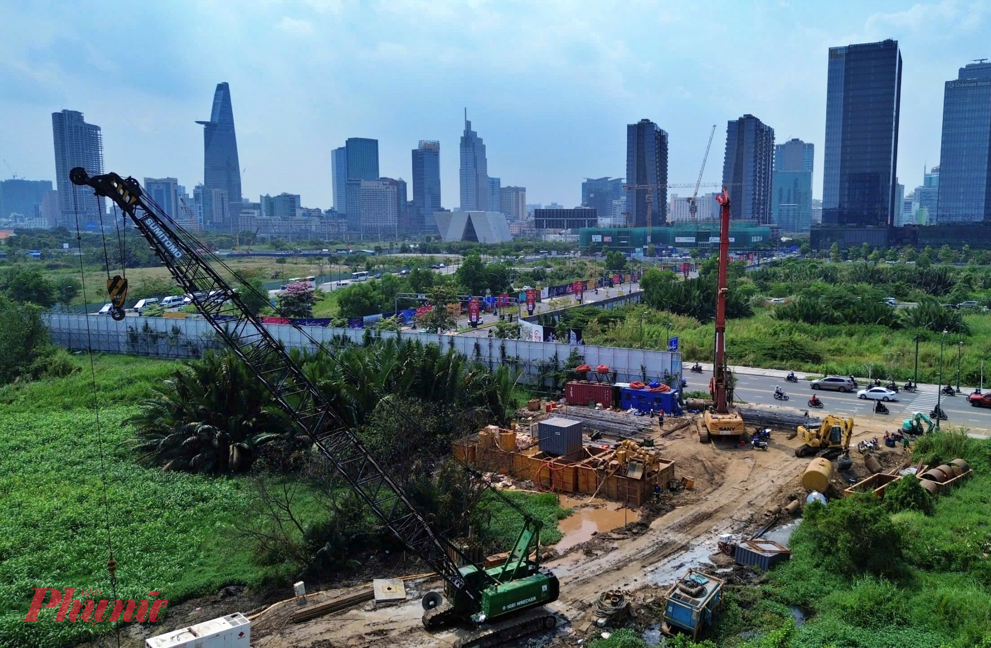 Hiện các đơn vị thi công đã tập kết máy móc, thiết bị, nhân lực để san lấp mặt bằng trước khi khởi công chính thức vào quý 2/2026.