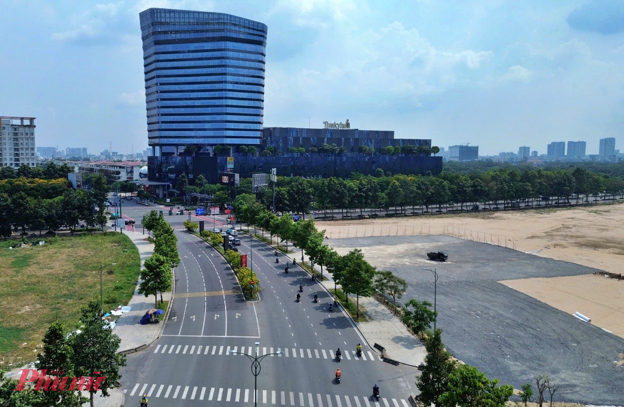 Trục đường Tố Hữu nơi kết nối chính của khu đất từ trung tâm TPHCM hiện hữu.