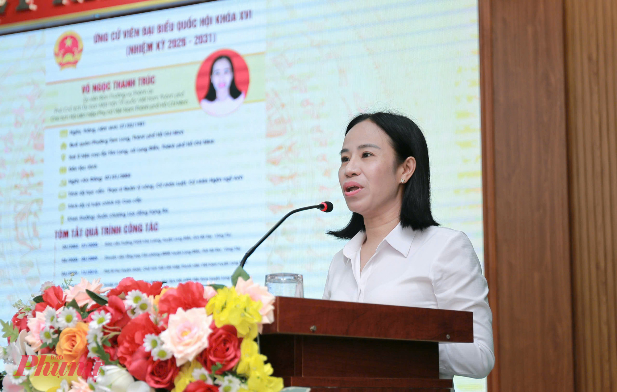 Bà bà Võ Ngọc Thanh Trúc - Ủy viên Ban Thường vụ Thành ủy, Phó chủ tịch Ủy ban MTTQ Việt Nam TPHCM, Chủ tịch Hội LHPN TPHCM, ứng cử viên đại biểu quốc hội khóa XVI - phát biểu tại Đồng chí Võ Ngọc Thanh Trúc trình bày chương trình hành động trước cử tri