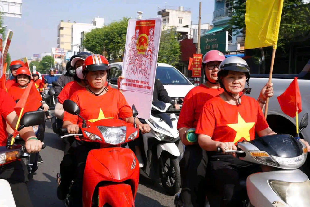 Hội LHPN phường Bảy Hiền tổ chức diễu hành xe máy tuyên truyền bầu cử góp phần đẩy mạnh công tác tuyên truyền trong nhân dân. Đoàn diễu hành mang theo cờ cầm tay, băng rôn, khẩu hiệu tuyên truyền và loa phát thanh, tạo nên hình ảnh sôi nổi, thu hút sự quan tâm của người dân trên các tuyến đường.