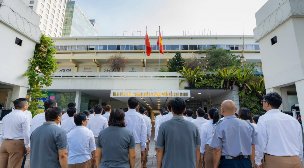 Buổi chào cờ cuối cùng tại nhà văn hóa Thanh Niên TPHCM - Ảnh: NVHTN