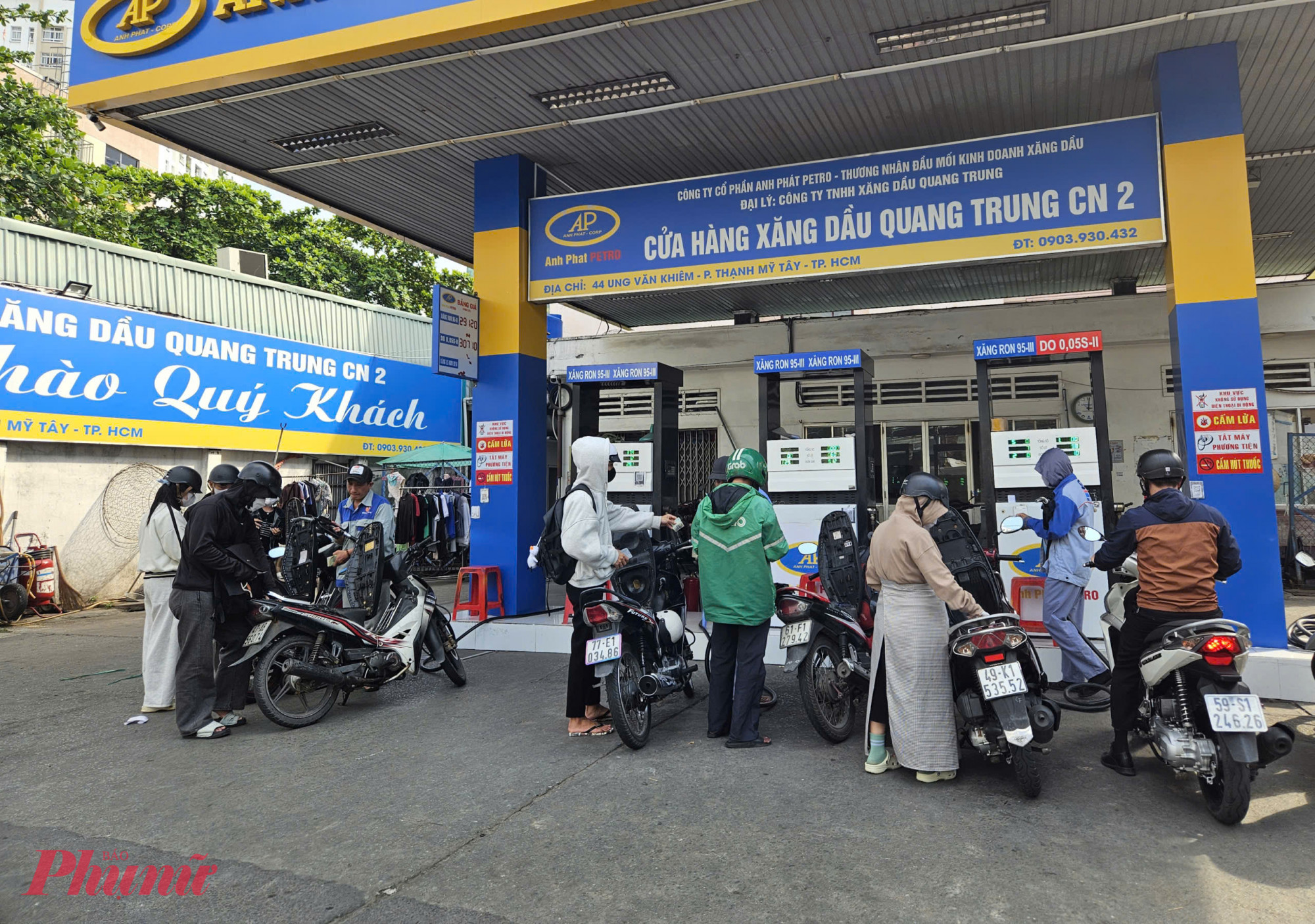 Giá xăng dầu giảm mạnh từ 22g ngày 11/3 - Ảnh: Ngọc Thùy