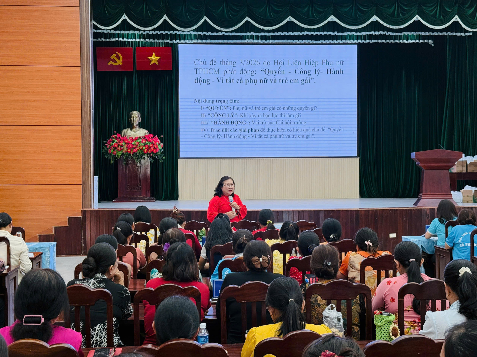 Luật sư Nguyễn Thị Thanh - nguyên Phó giám đốc Sở Nội vụ TPHCM - báo cáo chuyên đề 