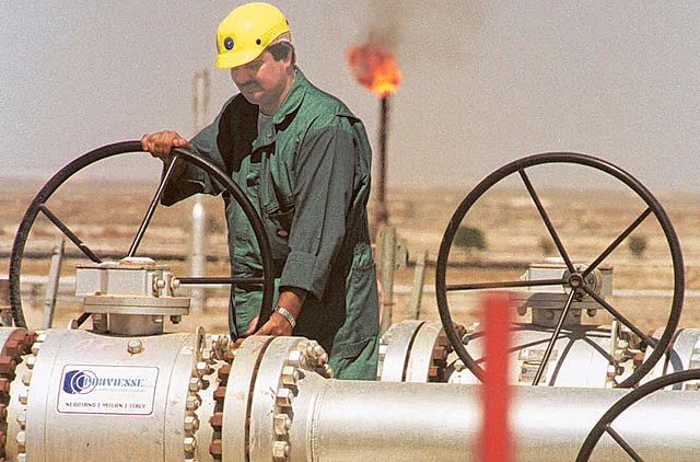 Mỹ tăng cường bảo vệ tàu chở dầu qua Eo biển Hormuz, làm giảm lo ngại gián đoạn nguồn cung - Ảnh: Gulf News