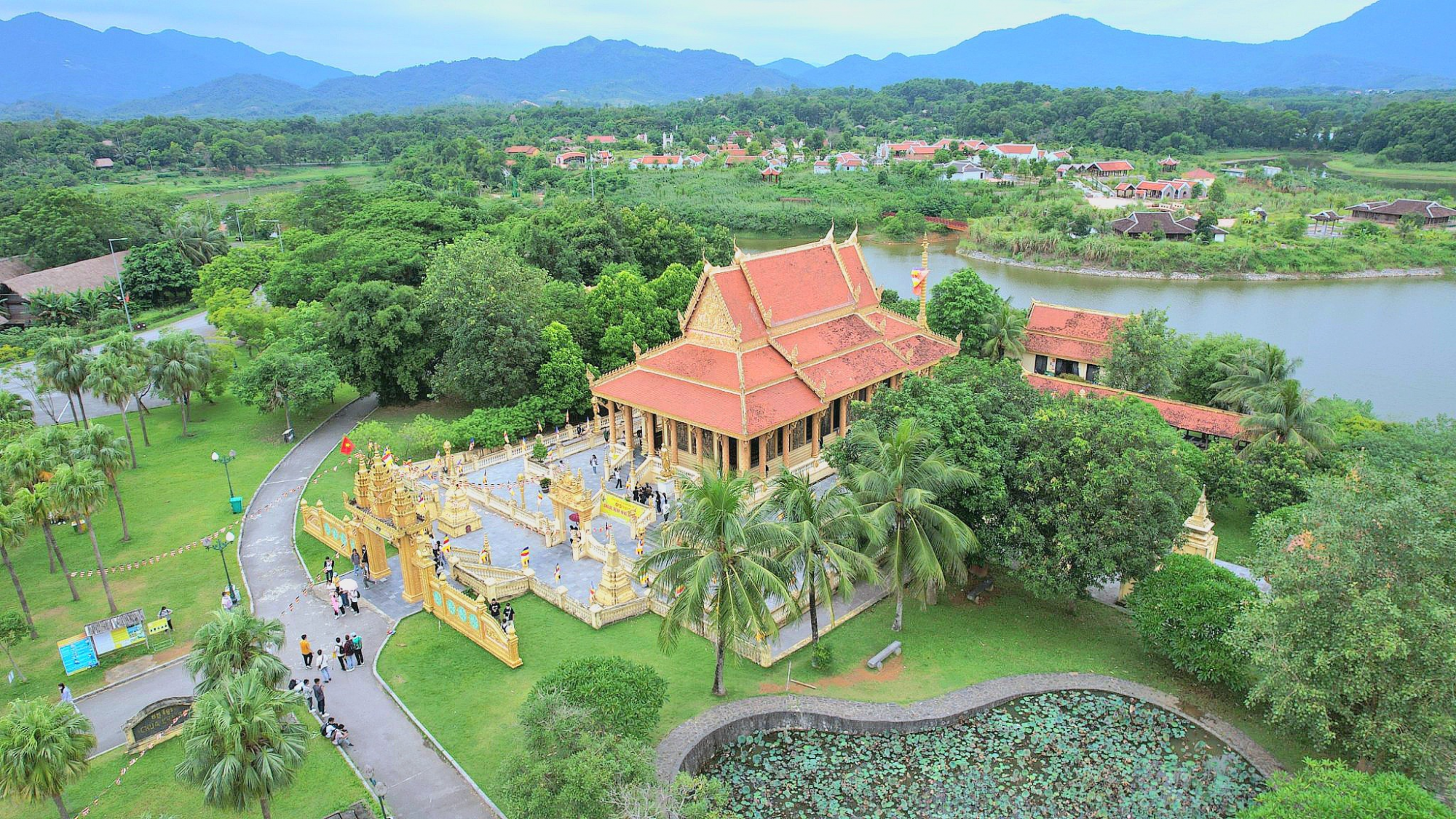 Làng Văn hóa Du lịch các dân tộc Việt Nam