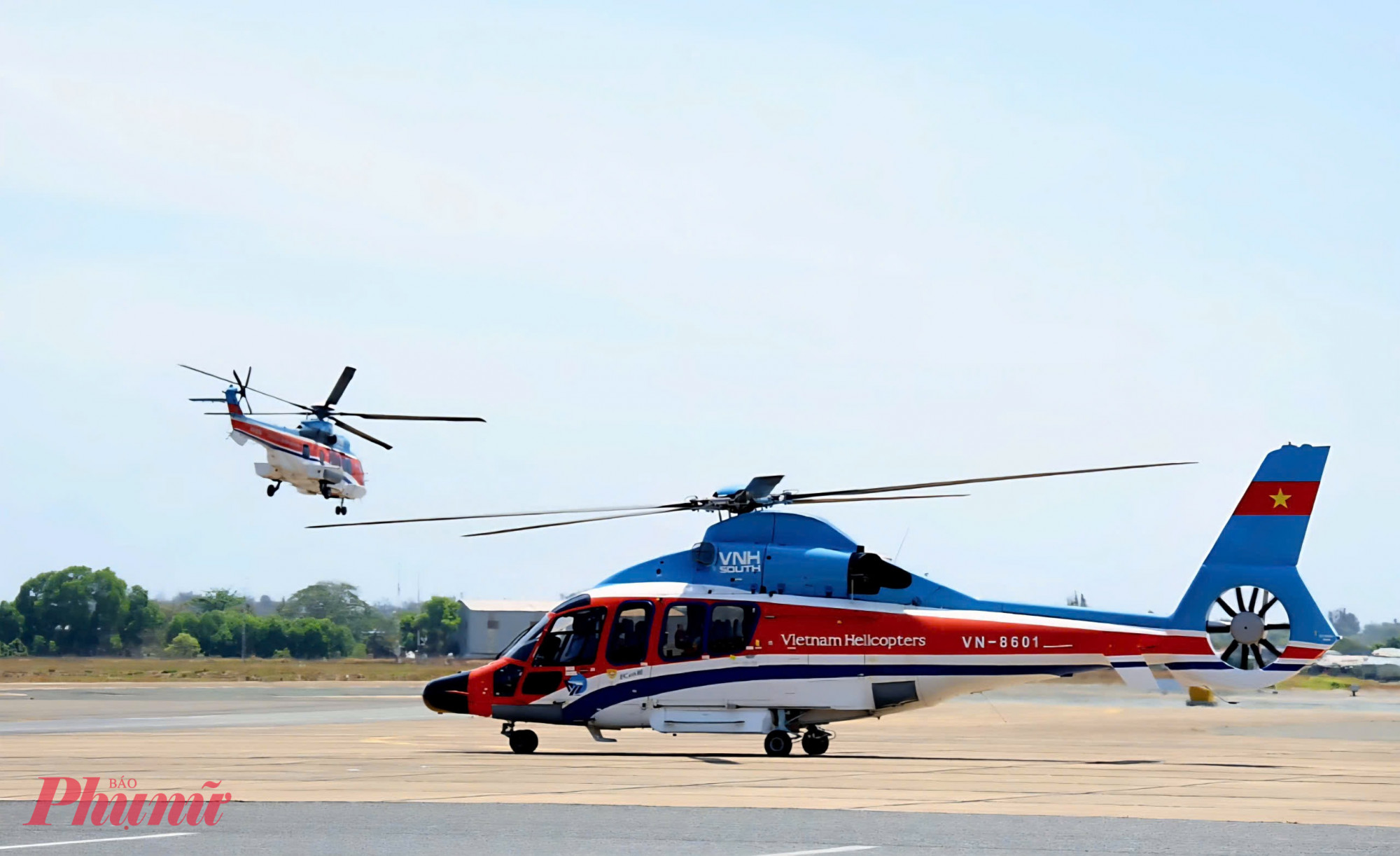 Có hai loại trực thăng trải nghiệm, loại 12 ghế và vip (8 ghế).