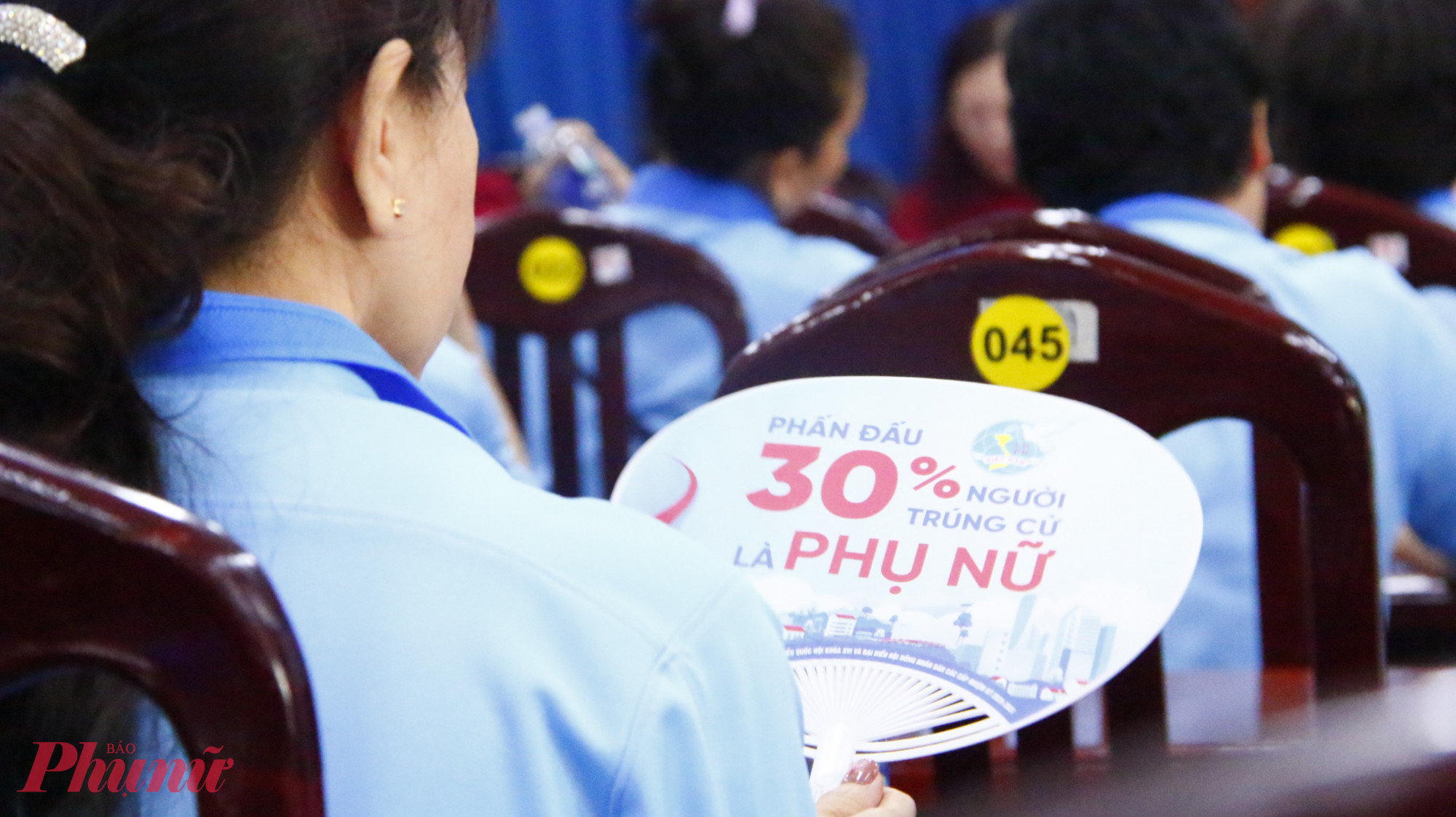 Đông đảo cán bộ, hội viên phụ nữ phường Tân Hoà tham gia hội nghị và chia sẻ ý kiến