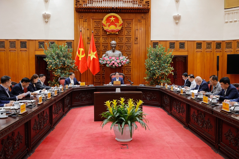 Thủ tướng Phạm Minh Chính chủ trì cuộc họp với Tổ công tác bảo đảm an ninh năng lượng - Ảnh: VGP/Nhật Bắc