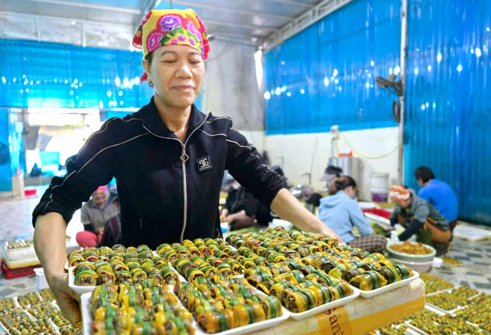 Lươn cuộn thịt được cấp đông trước khi đóng gói vận chuyển đến các thị trường 