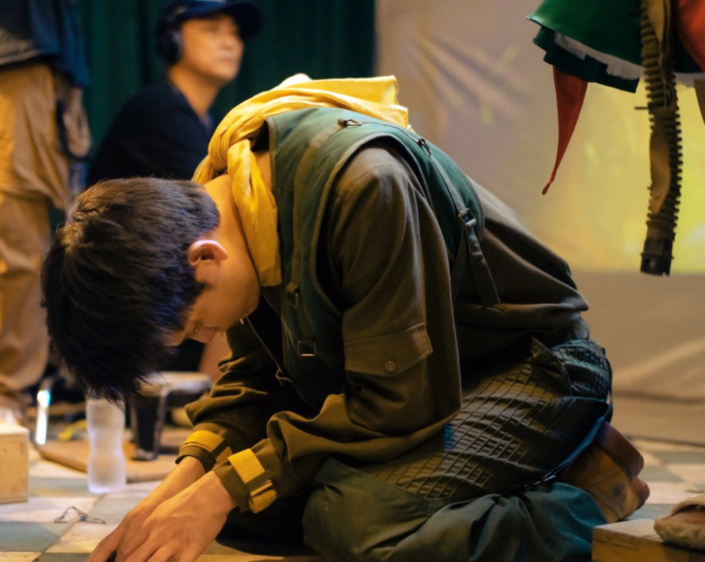 Diễn viên Trần Doãn Hoàng nhận được sự quan tâm của khán giả với vai  Minh Hiếu trong phim Cảm ơn người đã thức cùng tôi - Ảnh do đoàn phim cung cấp