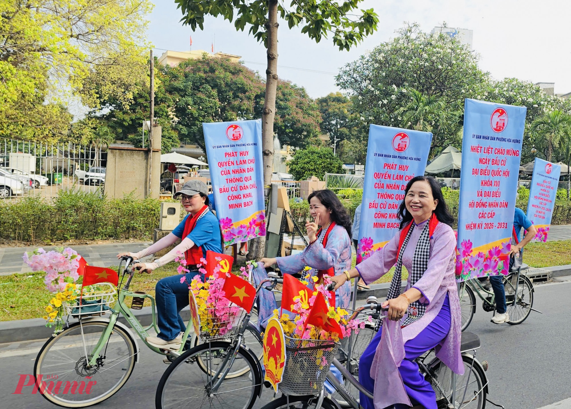 Đoàn diễu hành đã đi qua nhiều tuyến đường trên địa bàn phường như Tam Đảo, Hương Giang, Trường Sơn, Cách Mạng Tháng Tám, 3/2, Thành Thái… tạo nên không khí sôi nổi, thu hút sự quan tâm của đông đảo người dân, góp phần nâng cao nhận thức và trách nhiệm của cử tri trước ngày bầu cử. Đoàn diễu hành đã đi qua nhiều tuyến đường trên địa bàn phường như Tam Đảo, Hương Giang, Trường Sơn, Cách Mạng Tháng Tám, 3/2, Thành Thái… tạo nên không khí sôi nổi, thu hút sự quan tâm của đông đảo người dân, góp phần nâng cao nhận thức và trách nhiệm của cử tri trước ngày bầu cử.