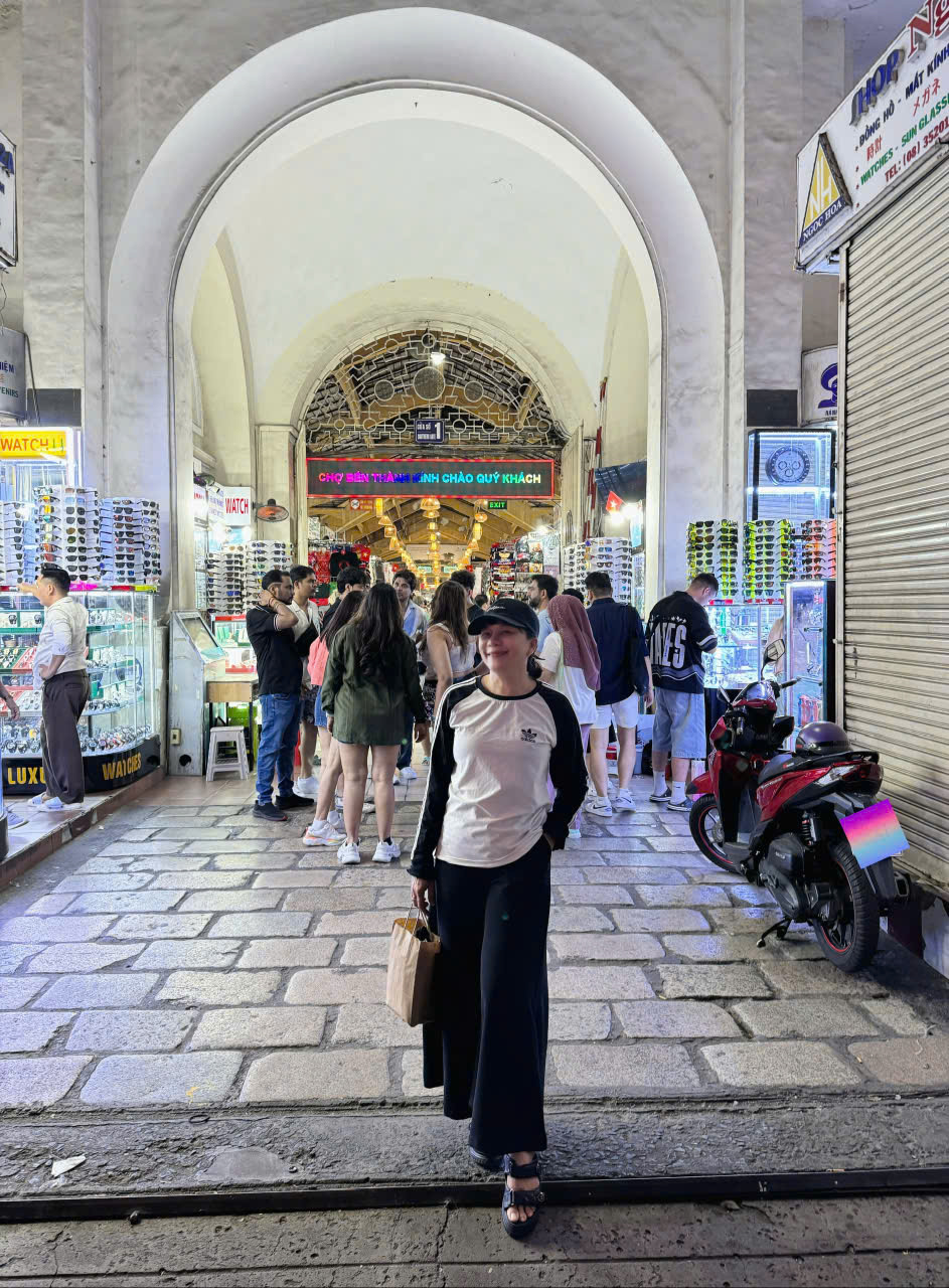 Chợ Bến Thành là điểm check-in không thể thiếu của khách du lịch trong nước và nước ngoài khi đến TP.HCM - Ảnh: Hoàng Giang