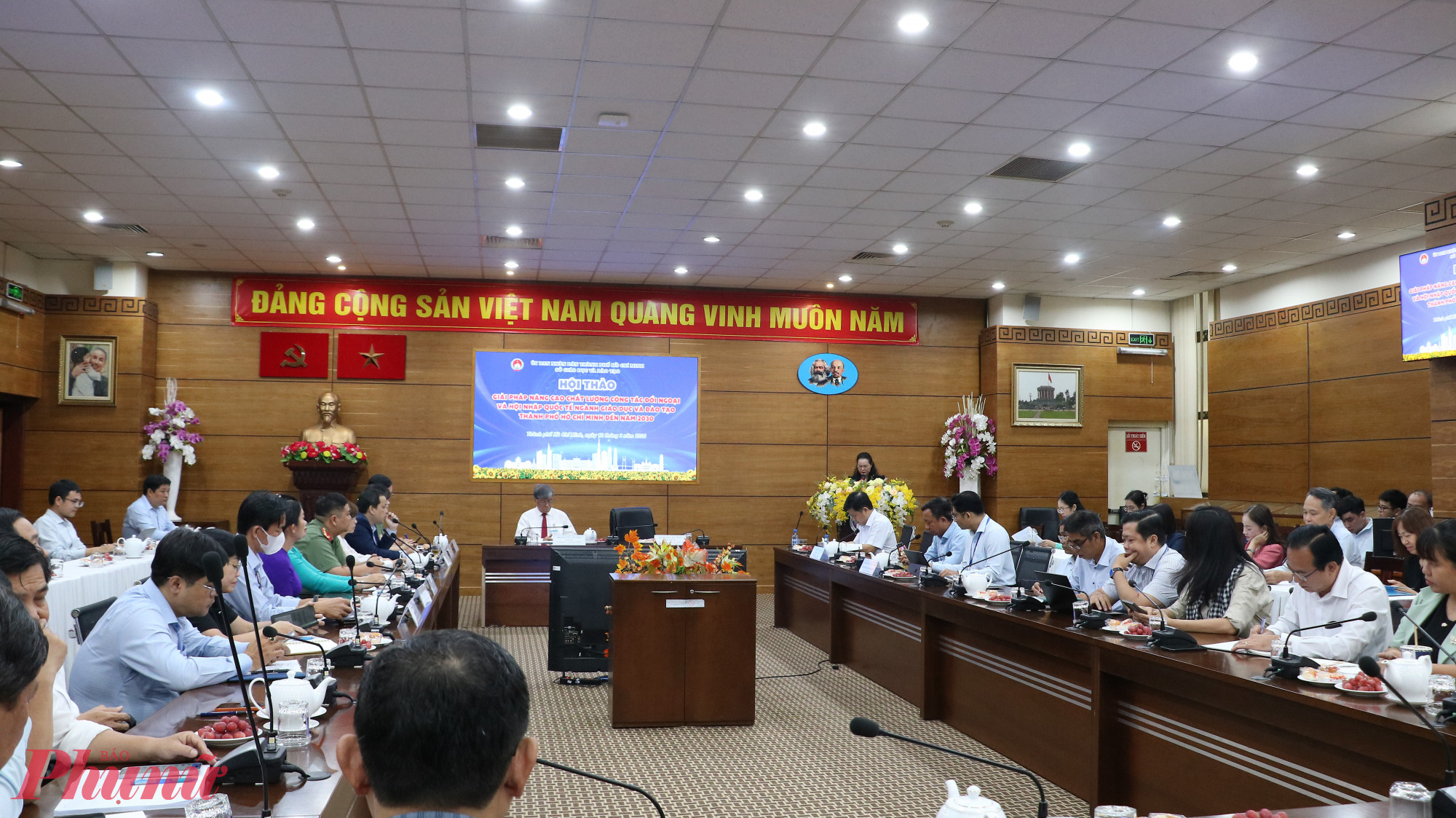 Hội thảo diễn ra với hình thức trực tiếp kết hợp trực tuyến - Ảnh: Trang thư