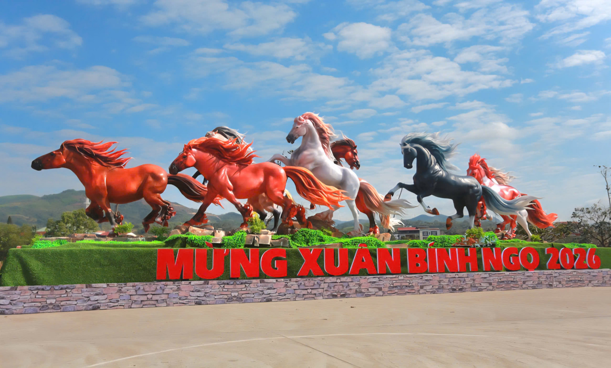 Bộ 8 linh vật ngựa khi mới đưa ra trưng bày