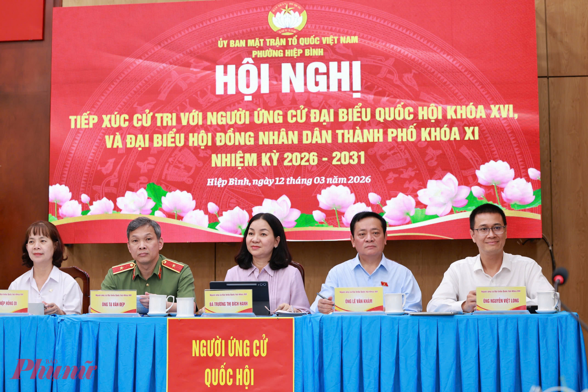 Các ứng cử viên đại biểu Quốc hội khóa XVI đơn vị bầu cử tiếp xúc, lắng nghe ý kiến cử tri phường Hiệp Bình sáng 12/3 - Ảnh: Thanh Tâm