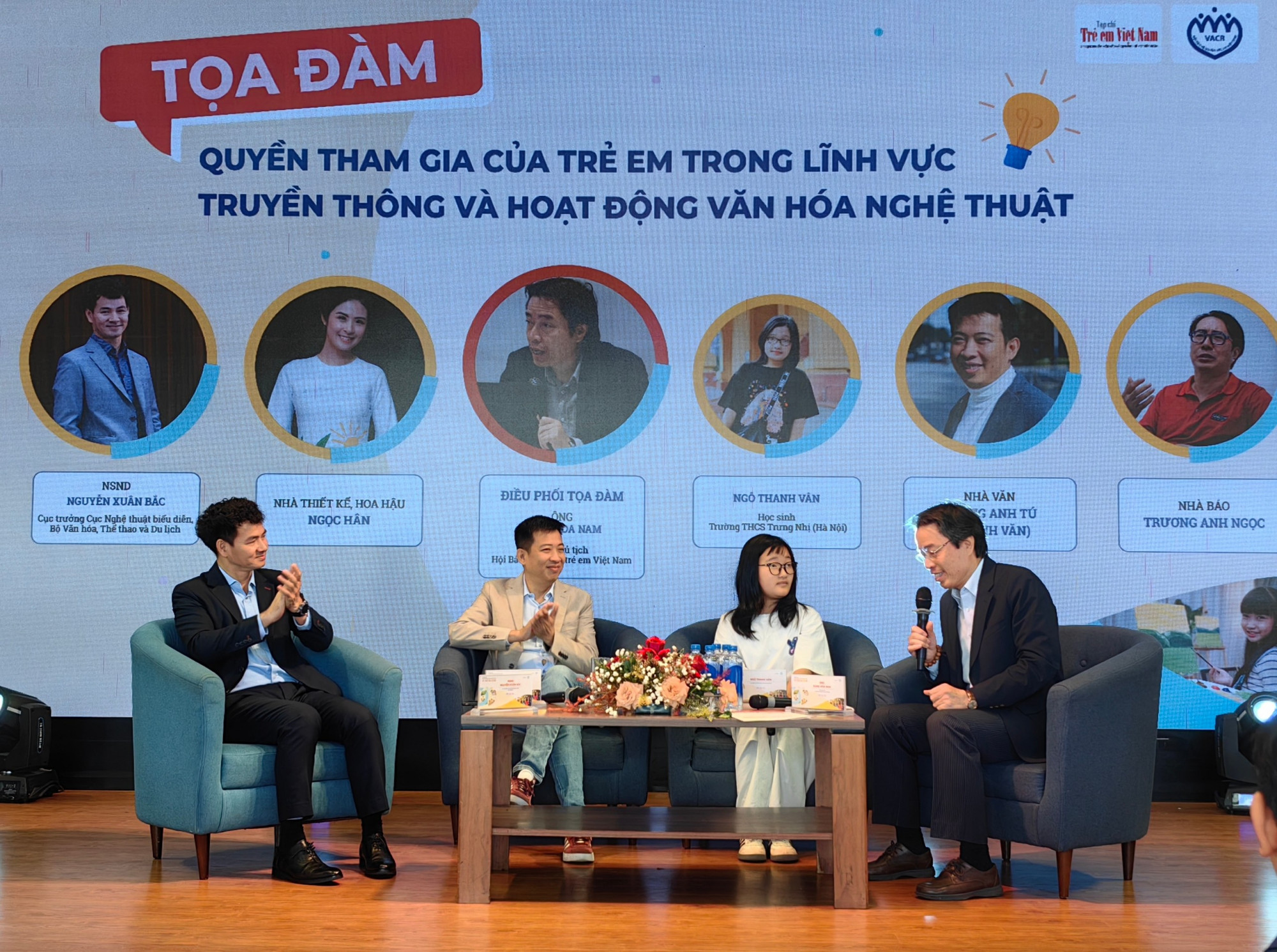 Tọa đàm Quyền tham gia của trẻ em trong lĩnh vực truyền thông và hoạt động văn hóa văn nghệ, với sự tham gia của em Ngô Thanh vân (thứ 2 từ phải qua), học sinh Trường THCS Trưng Nhị, TP Hà Nội. Ảnh: U.N 