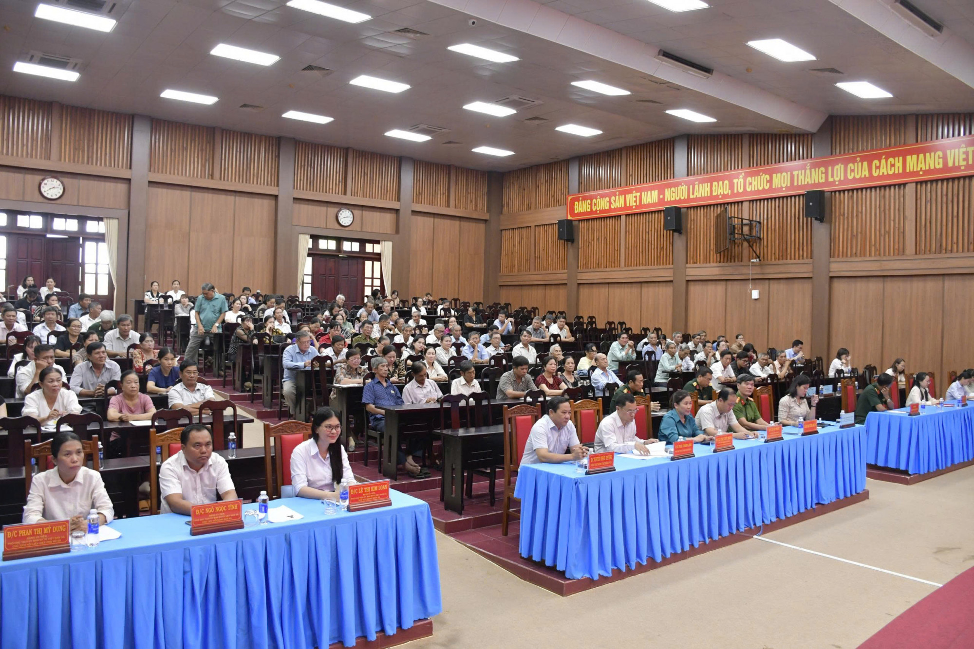 Quang cảnh hội nghị tiếp xúc cử tri với người ứng cử đại biểu Quốc hội khóa XVI thuộc đơn vị bầu cử số 5 và người ứng cử đại biểu HĐND TPHCM nhiệm kỳ 2026 - 2031  - Ảnh: T.T