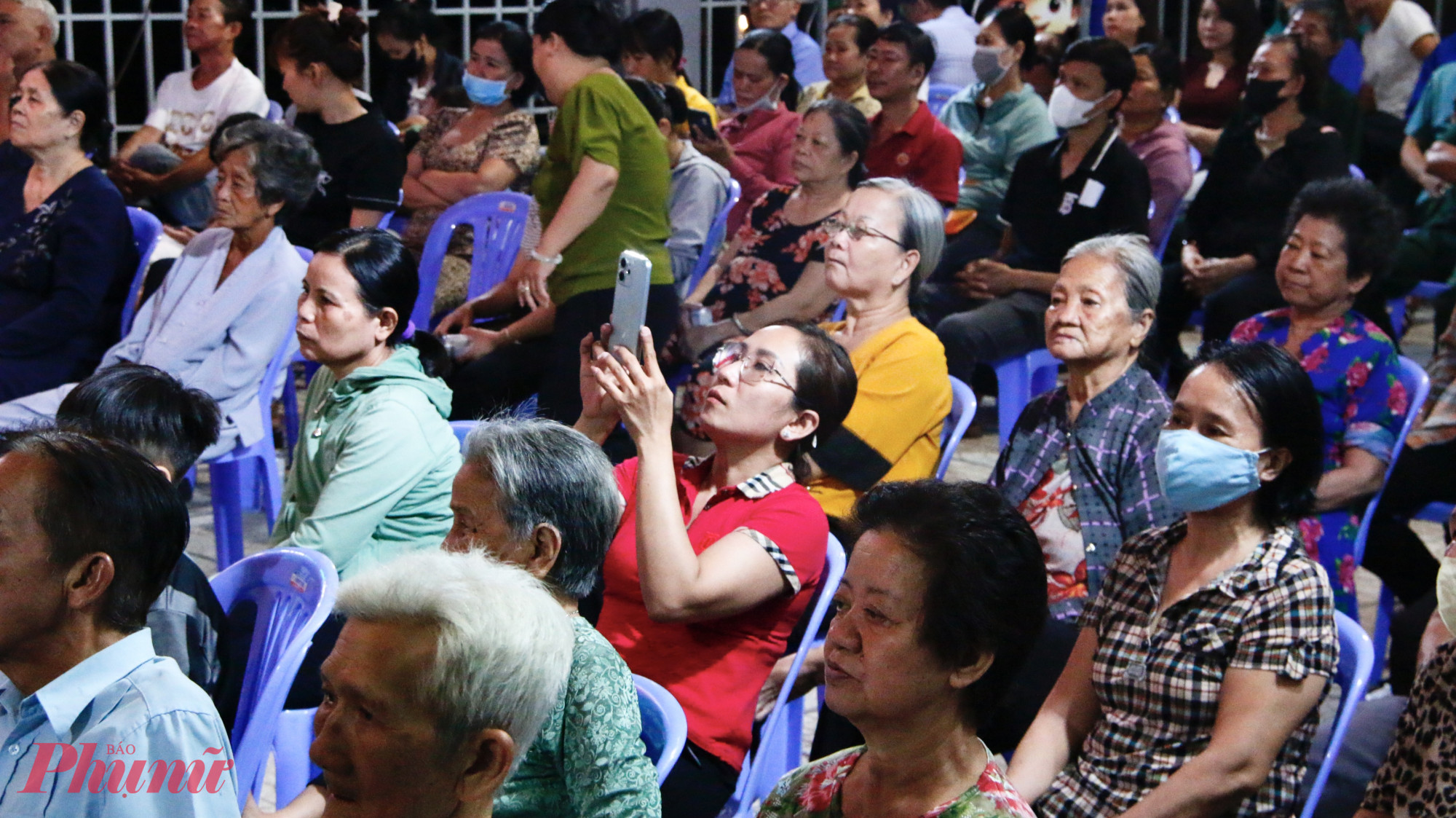 Đông đảo người dân phường Bình Hưng Hoà tham dự chương trình