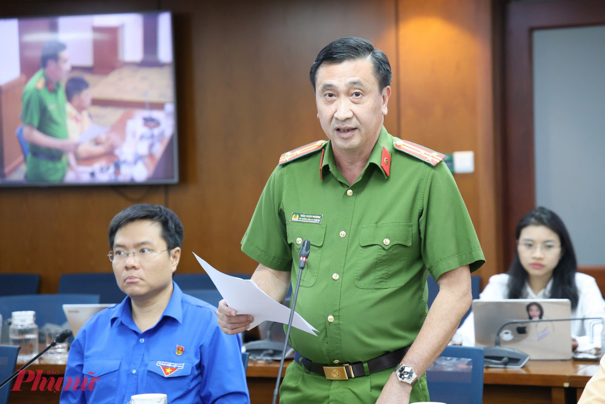 Thượng tá Trần Xuân Phương, Phó trưởng Phòng Cảnh sát Phòng cháy chữa cháy và Cứu nạn cứu hộ (PC07) thông tin tại buổi họp báo - Ảnh: Thanh Tâm