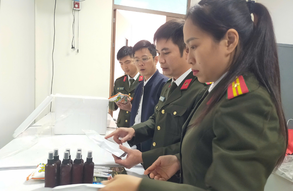 Cơ quan công an thu giữ nhiều tang vật liên quan - Ảnh công an cung cấp