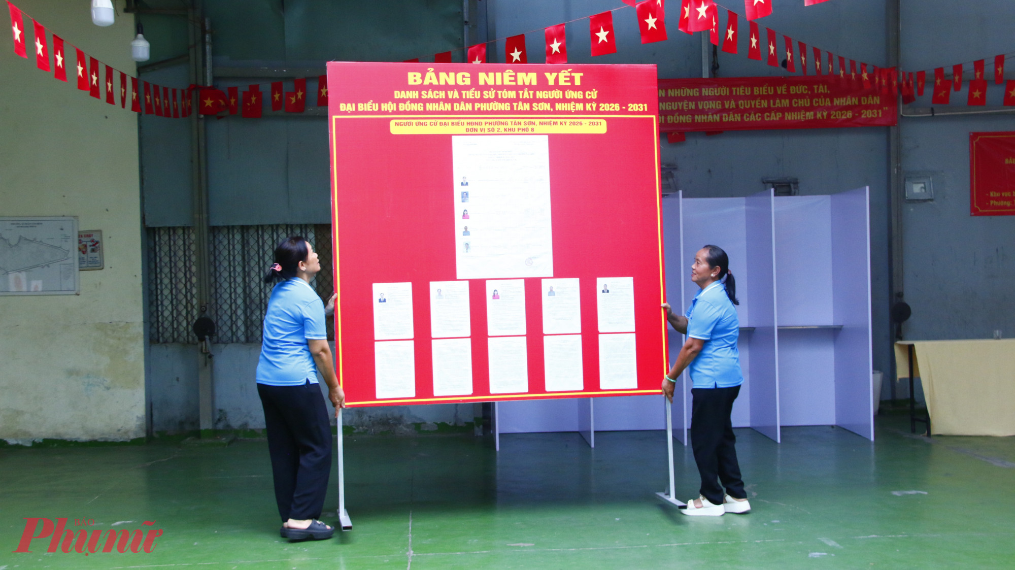 Cơ sở vật chất, trang trí khánh tiết, danh sách cử tri… phục vụ bầu cử đều đang được triển khai đồng bộ, khẩn trương, hướng tới mục tiêu tổ chức ngày bầu cử dân chủ, an toàn và đúng quy định.