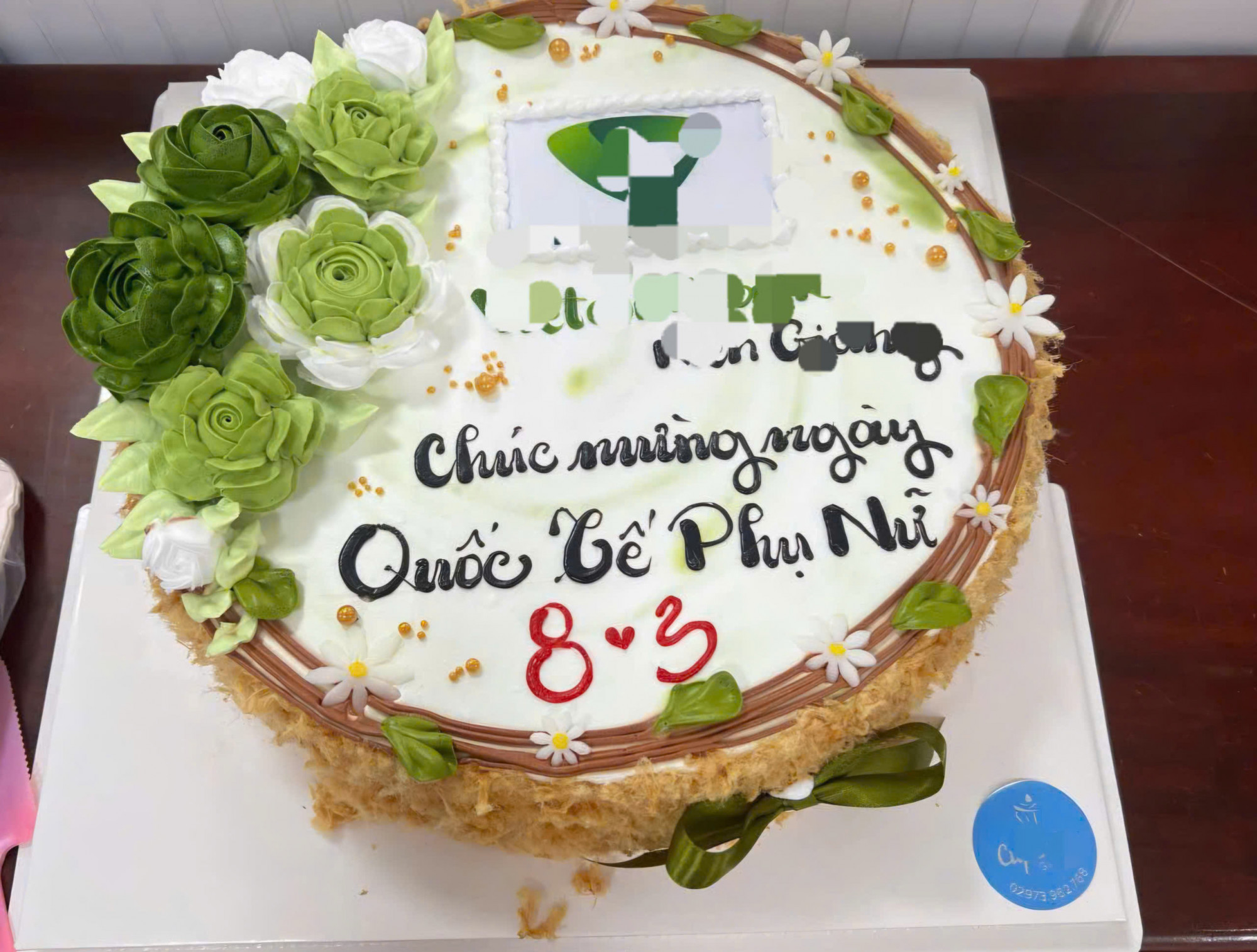 Bánh kem do cơ sở C. sản xuất tặng cho khách hàng ăn bị nghi ngộ độc - Ảnh CTV