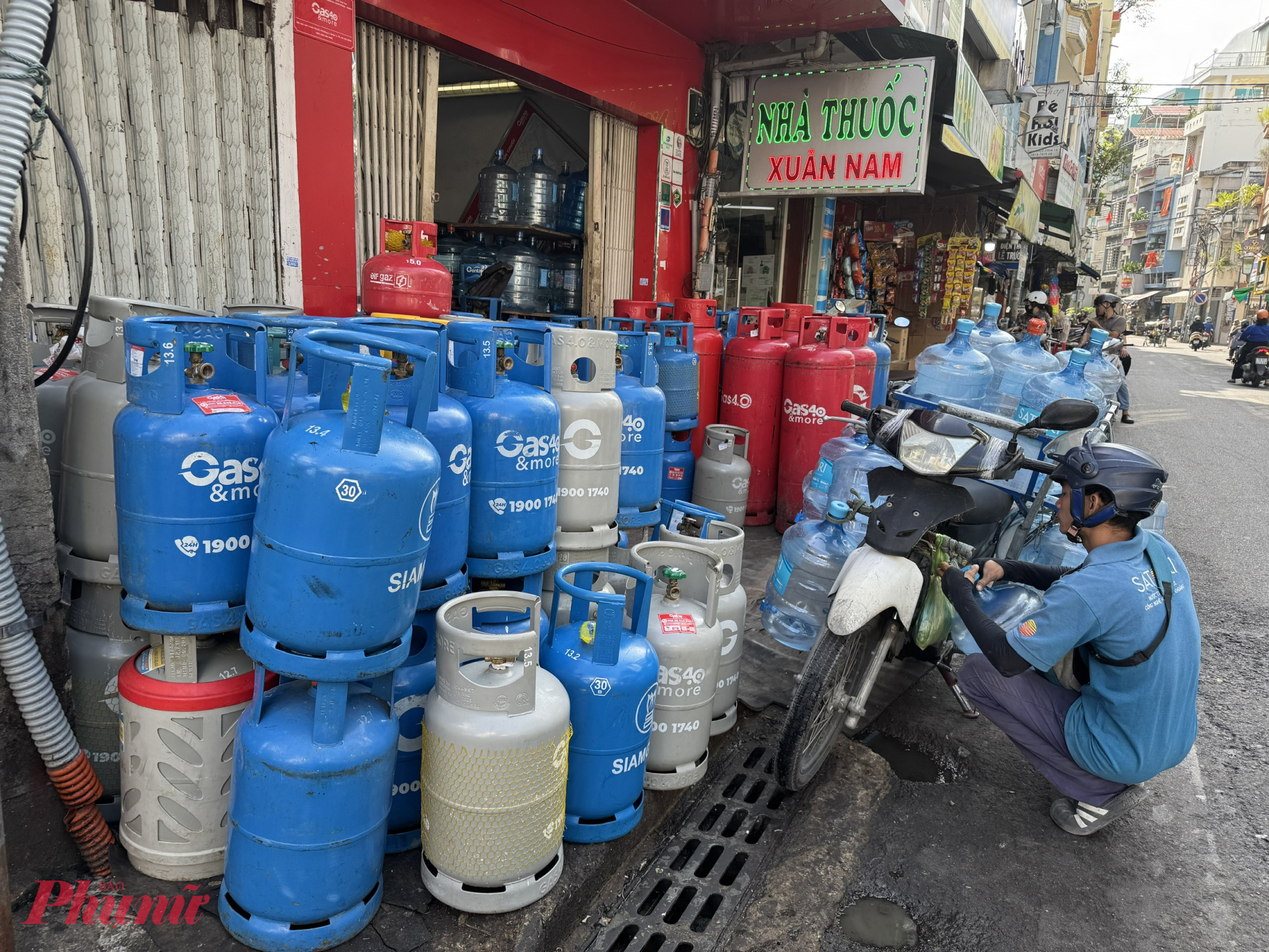 Giá gas quay đầu giảm 18.000 đồng/bình 12kg - Ảnh: Thanh Hoa