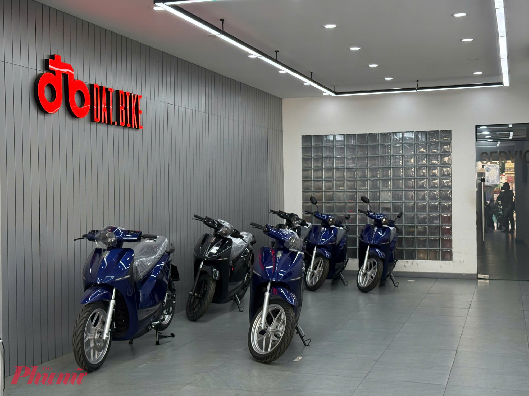 Cửa hàng Datbike trên Tú Xương còn vài chiếc xe, nhưng đều đã có người 'chốt'. Ảnh: Quốc Thái