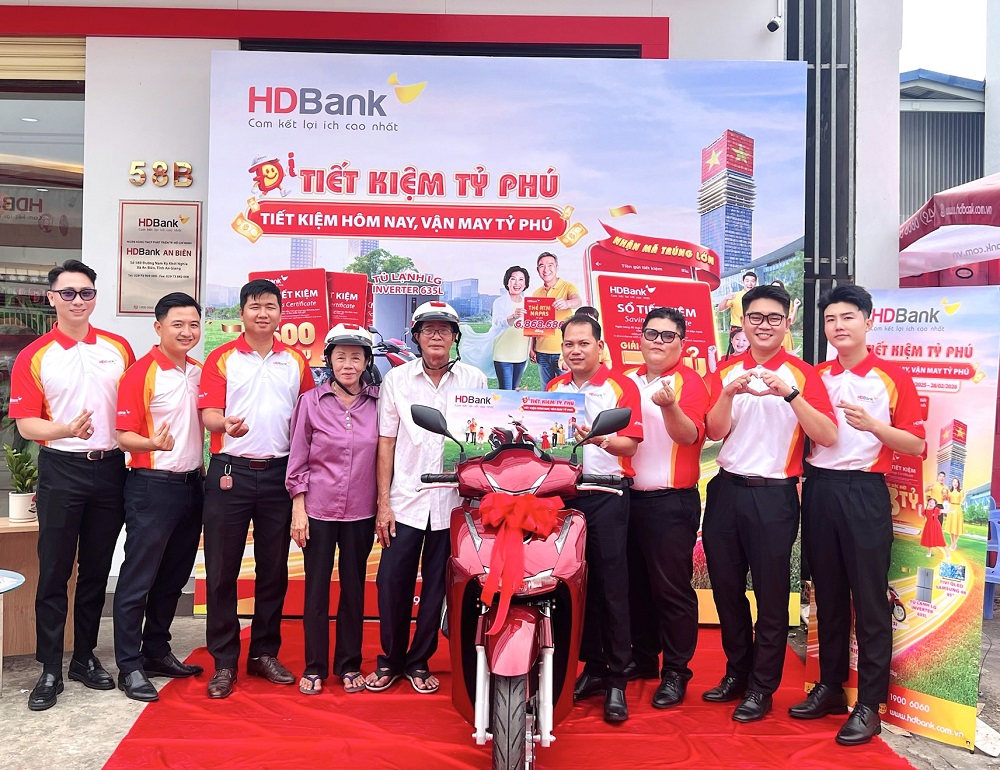 Trước đó, trong 3 đợt quay số đầu tiên, có 3 khách hàng đã trúng thưởng xe SH150i - Ảnh: HDBank