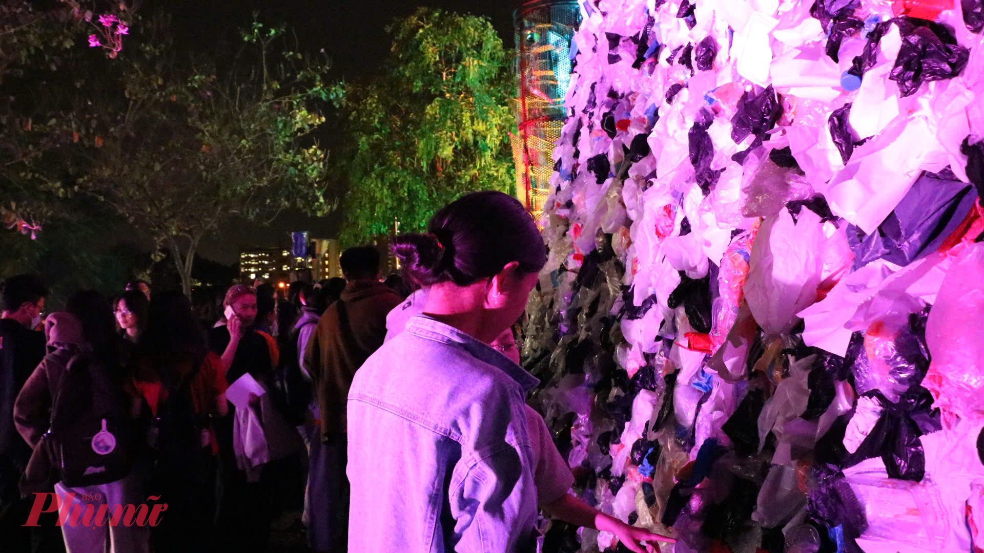 Sản phẩm được làm từ túi ni long cũ thành 