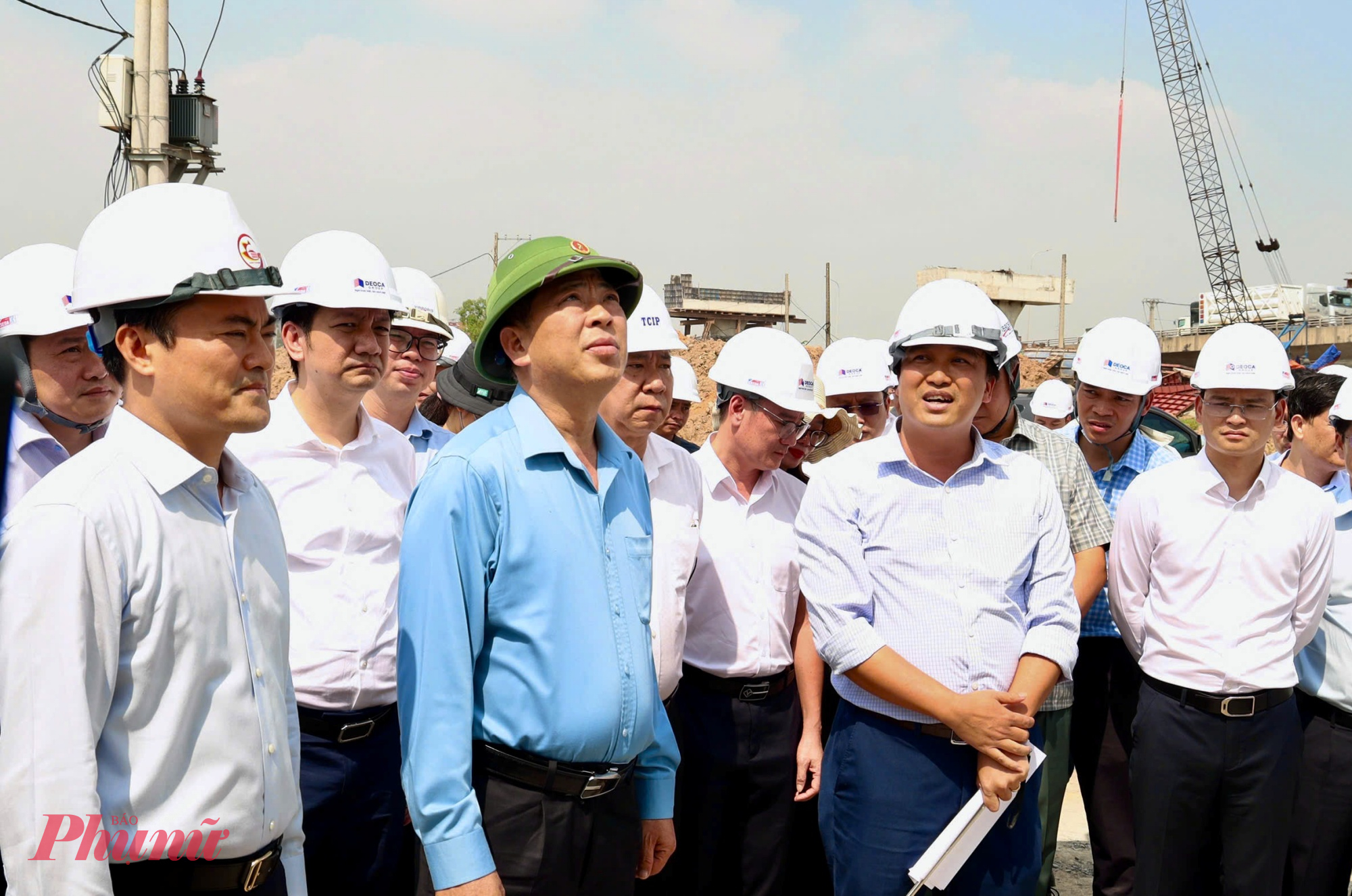 Mới đây, Bộ trưởng Xây dựng Trần Hồng Minh đã có buổi kiểm tra dự án Vành đai 3 tại nút giao Tân Vanh. Tại đây, Phó Chủ tịch UBND TPHCM Bùi Xuân Cường cho biết tiến độ nút giao Tân Vạn hiện vẫn được kiểm soát và thành phố phấn đấu hoàn thành vào ngày 30/6/2026. Giai đoạn 1 của tuyến Vành đai 3 sẽ được khai thác với quy mô 4 làn xe; đồng thời TP.HCM đang nghiên cứu đầu tư giai đoạn hoàn chỉnh với quy mô 8 làn xe, tổng mức đầu tư dự kiến khoảng 60.000 tỉ đồng.