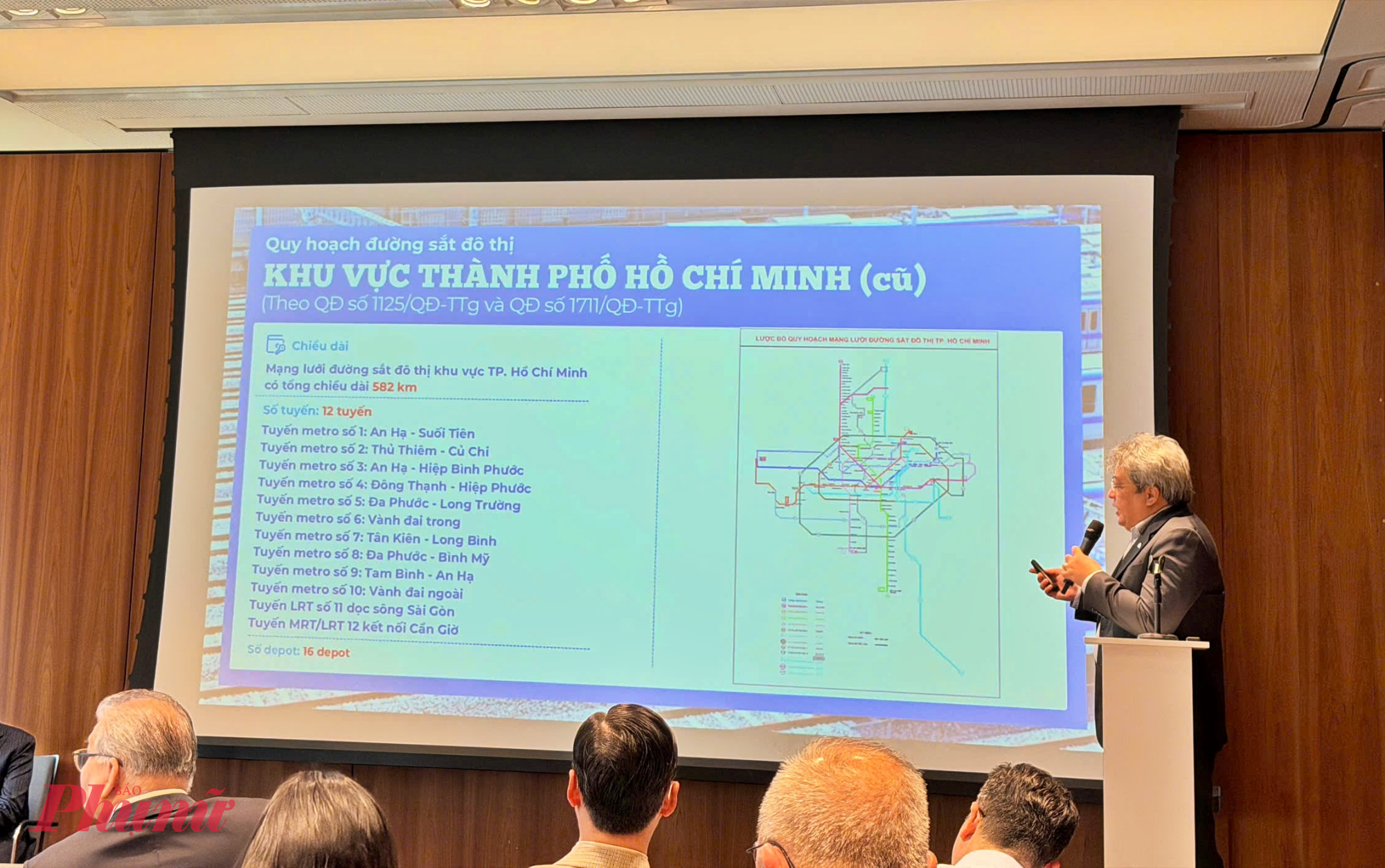 Các chuyên gia tìm giải pháp về vấn đề nhân lực chất lượng cao cho metro TPHCM - Ảnh: Nguyễn Văn