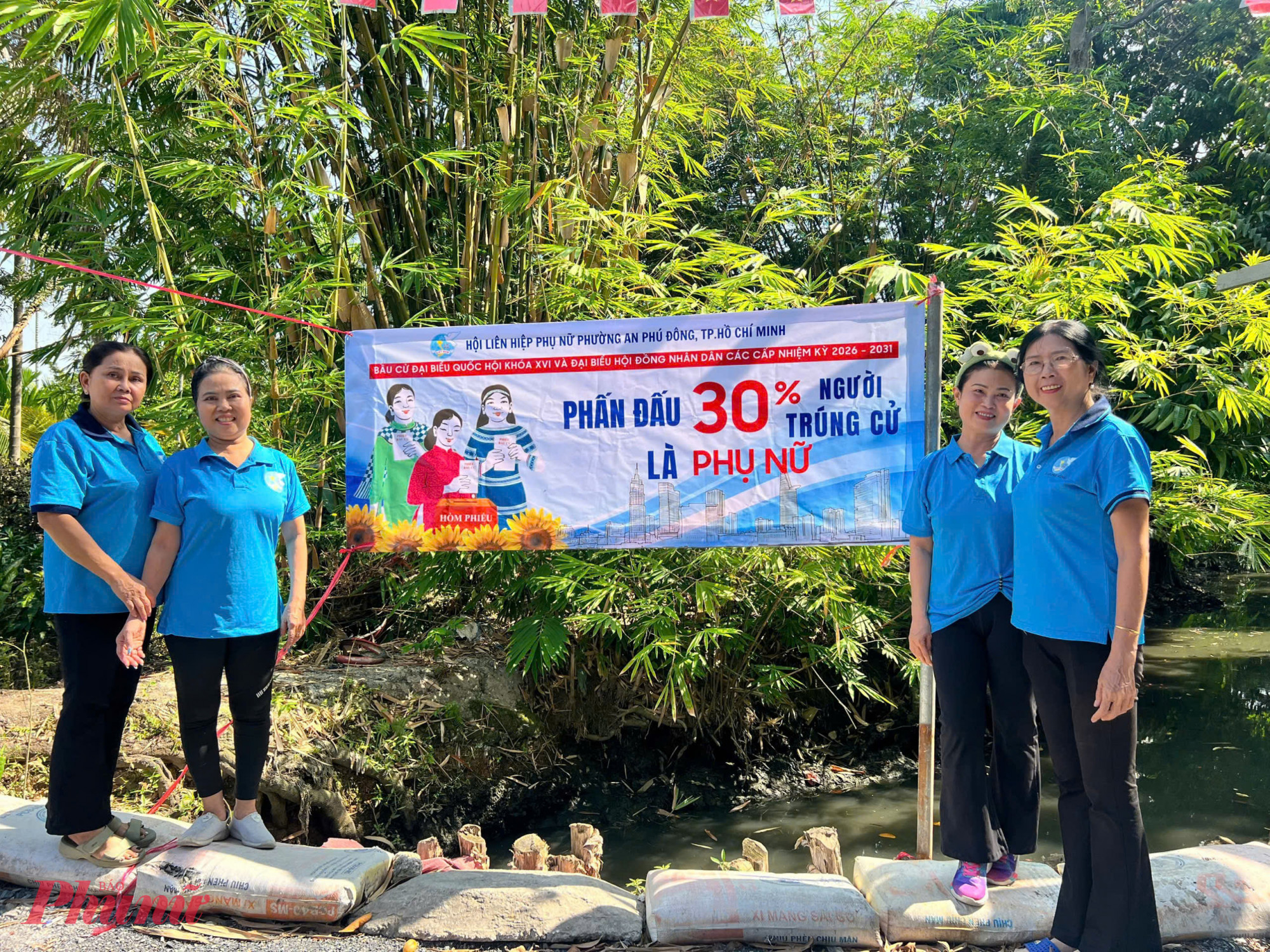 Phường An Phú Đông có 45 khu vực bỏ phiếu. Tại trụ sở UBND phường và 45 khu vực bỏ phiếu trên địa bàn, cán bộ, hội viên phụ nữ phường đã thực hiện việc treo băng rôn thể hiện mục tiêu phấn có 30% người trúng cử đại biểu Quốc hội khoá XVI và đại biểu HĐND các cấp nhiệm kỳ 2026 – 2031 là nữ.