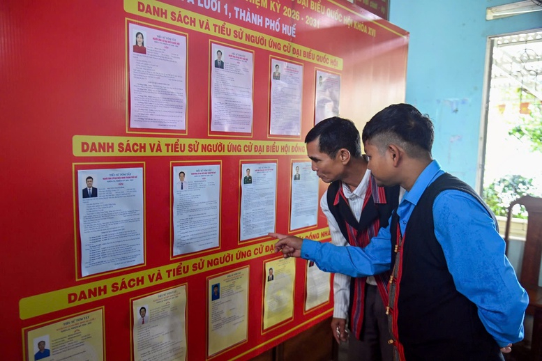 Các địa phương sẵn sàng cho ngày bầu cử Người dân TP. Huế bày tỏ sự quan tâm, kỳ vọng vào cuộc bầu cử lần này, mong muốn lựa chọn được những đại biểu có năng lực, tâm huyết, góp phần xây dựng chính quyền ngày càng vững mạnh, thúc đẩy sự phát triển kinh tế-xã hội của địa phương - Ảnh: VGP/Lê Hoàng