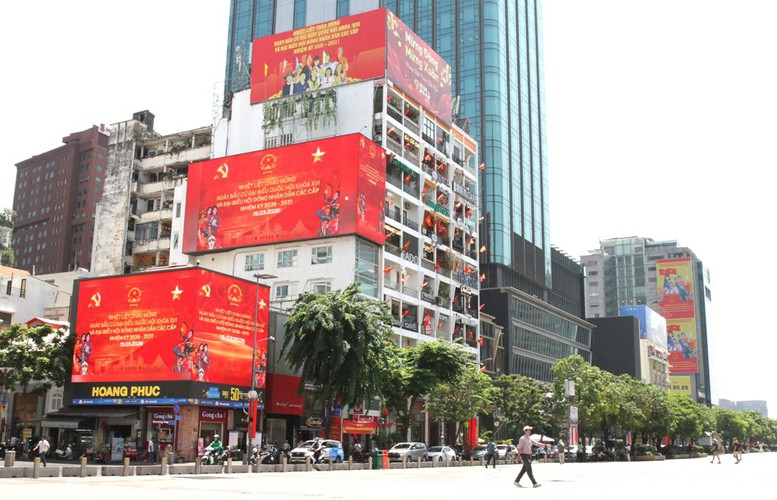 Các địa phương sẵn sàng cho ngày bầu cử Pano, áp phích và khẩu hiệu về bầu cử được bố trí trang trọng trên các trục đường chính, góp phần nâng cao nhận thức của người dân về sự kiện chính trị quan trọng của đất nước - Ảnh: VGP/Lê Anh