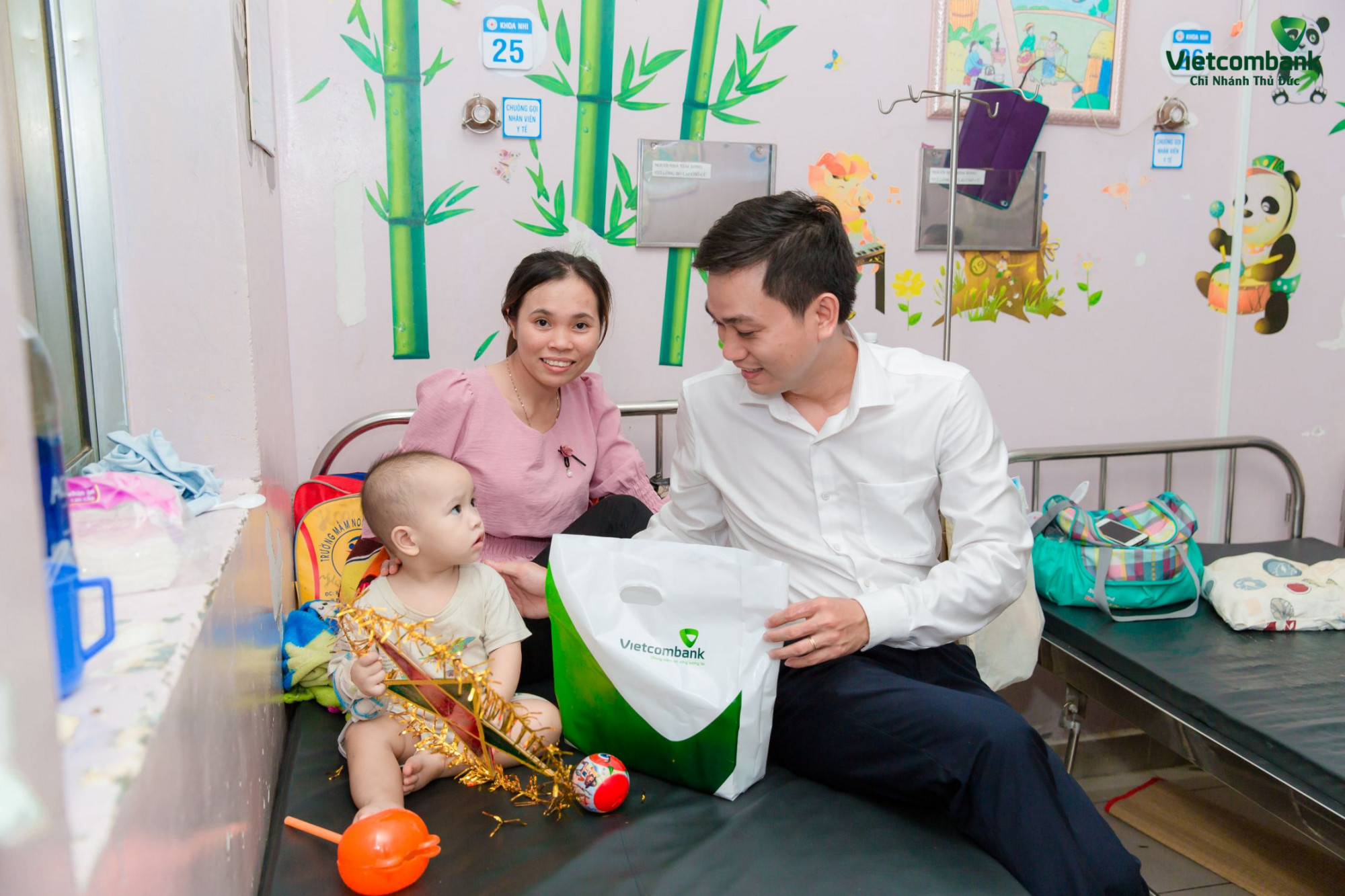 Những “mái nhà” nhân ái giữa lòng thành phố mang tên Bác Vietcombank luôn quan tâm chia sẻ với các bệnh nhi có điều kiện điều trị bệnh ở TPHCM