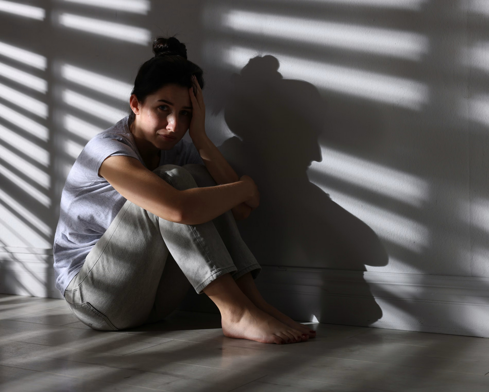 Các tác giả nghiên cứu ủng hộ việc thử nghiệm lâm sàng chatbot AI kết hợp với các chuyên gia sức khỏe tâm thần được đào tạo bài bản - Ảnh: Olga Yastremska/Getty Images