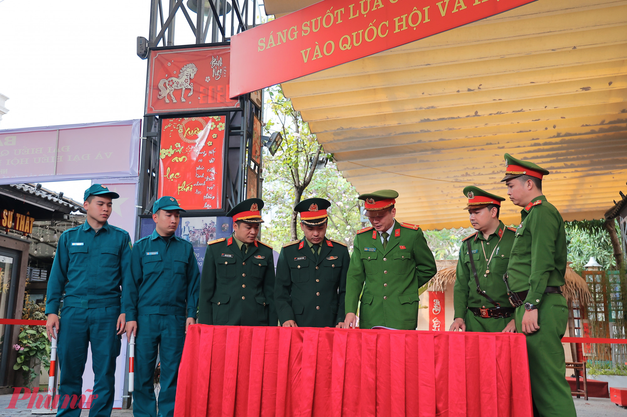 Tại phường Cửa Nam, lực lượng Công an, Quân đội phối hợp cùng các lực lượng chức năng khác đã xây dựng kế hoạch chi tiết, bám sát thực tiễn địa bàn. 