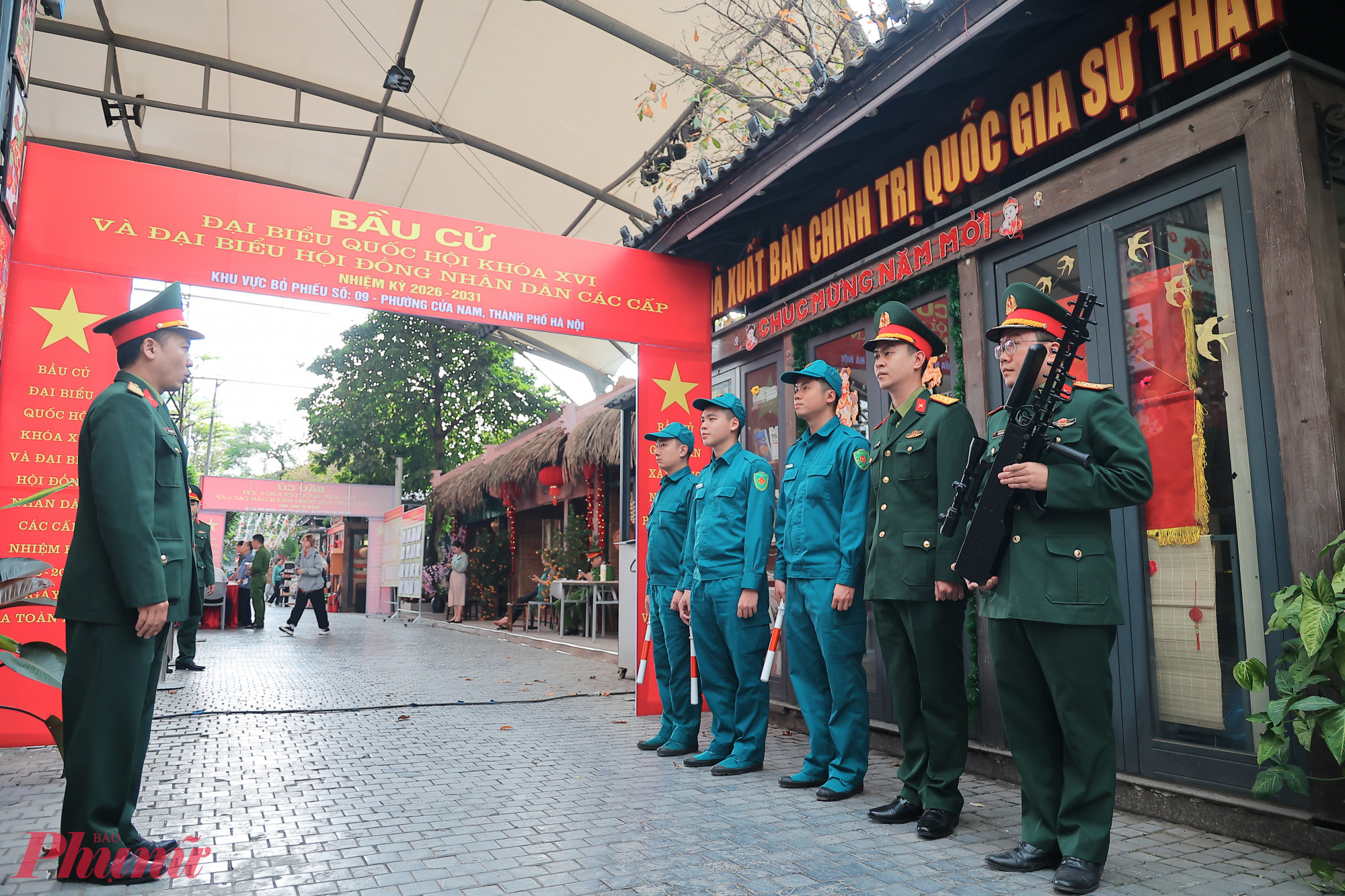 Về phía lực lượng quân sự phường đã duy trì nghiêm chế độ trực 24/24 trước trong và sau bầu cử, tổ chức luyện tập các phương án chiến đấu bảo vệ cơ quan đơn vị. 