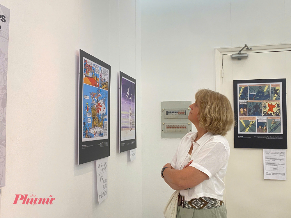 Khách tham quan thưởng lãm tại sự kiện - Ảnh: Phương Nhã