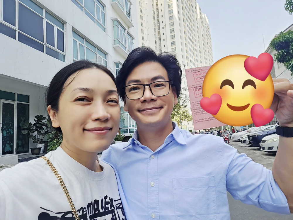 Vợ chồng nghệ sĩ Tuyết Mai - Quốc Thịnh khoe ảnh đi bầu cử - Ảnh: FBNV